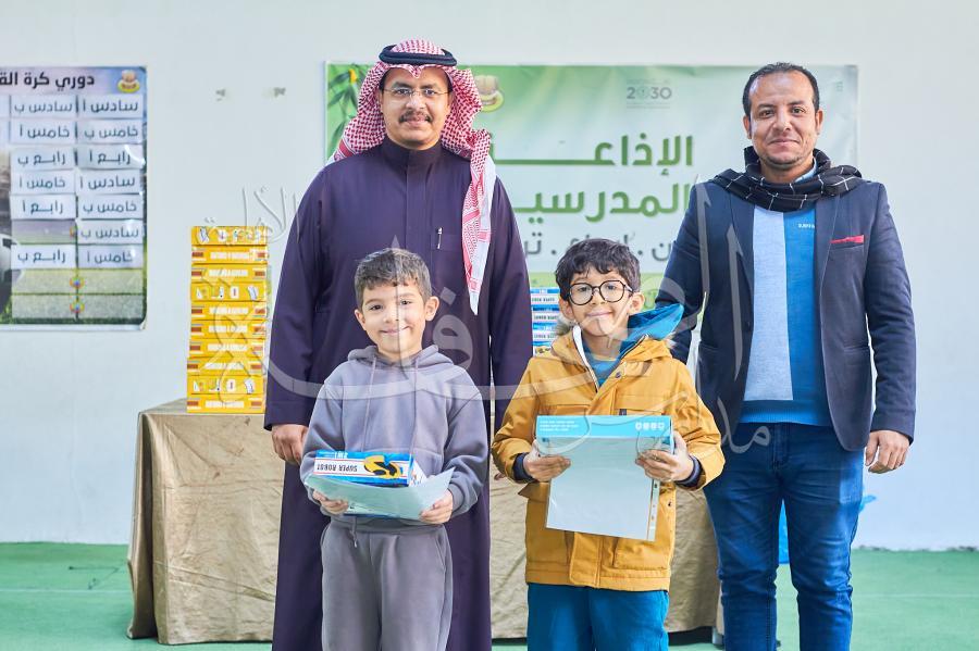 تكريم الطلاب المتفوقين في الاختبارات النهائية