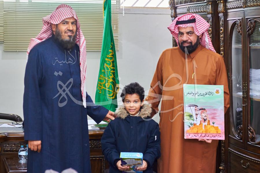 تكريم الطالب عبدالمجيد السحيم في احتفاليات ذكرى التأسيس